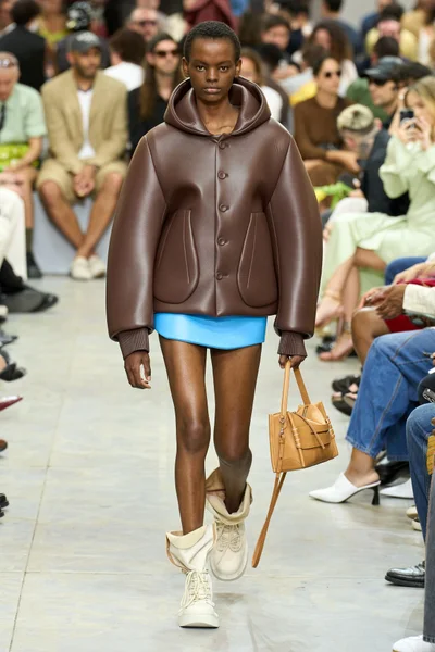 Look 15
